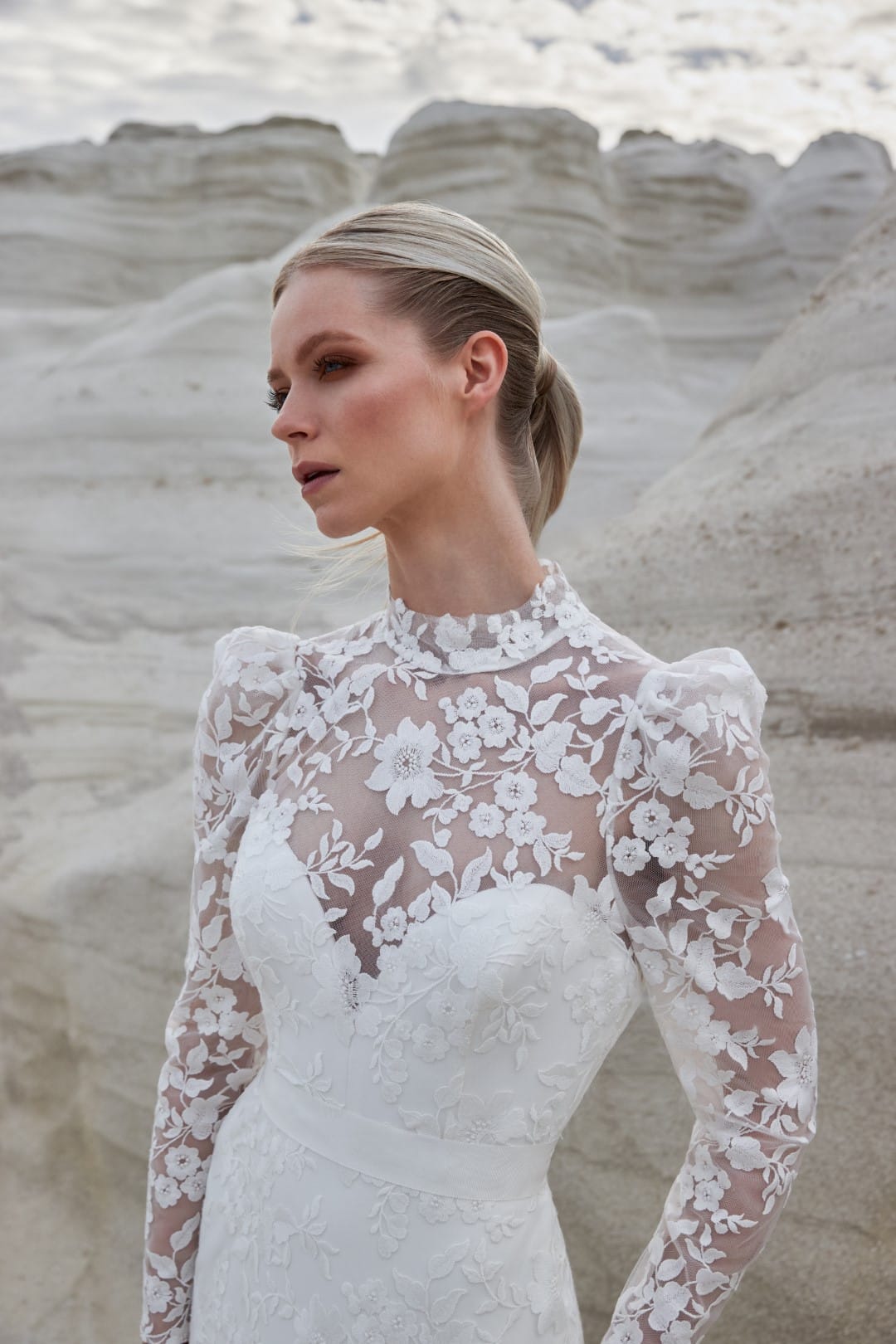 Sassi Holford Taylor is what dress dreams are made of with its figure-hugging silhouette that flares out into a fishtail. Book your wedding dress appointment at Your Dream Bridal Boston.